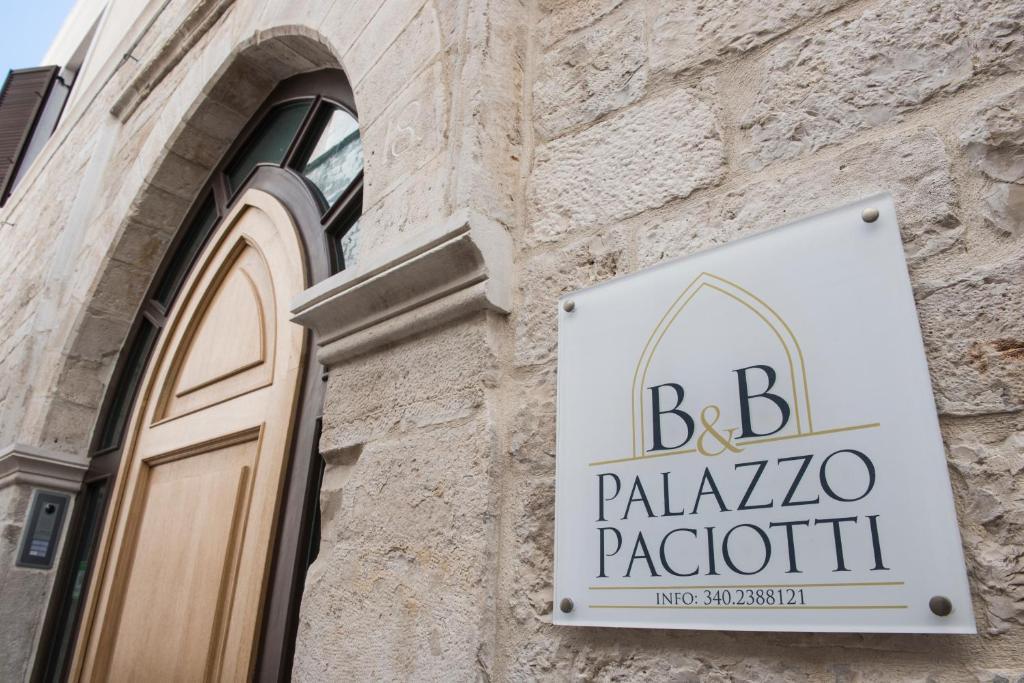 B&B Palazzo Paciotti Trani Eksteriør bilde